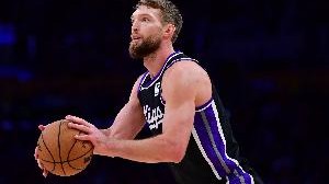 复出表现还行！小萨10中6拿到16分17板难阻球队失利