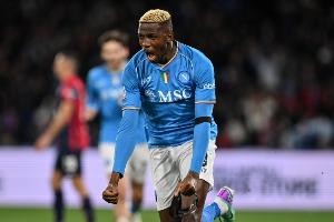 英媒：曼联目标下赛季重获欧冠资格，想用钱＋霍伊伦交换奥斯梅恩