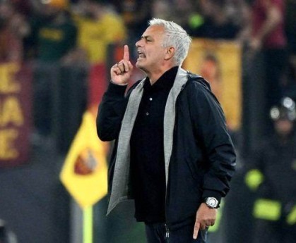 乐鱼体育正版-穆里尼奥：输球有种不公平的感觉 洛萨诺总在假摔